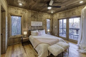 4 habitaciones, tabla de planchar con plancha, wifi y ropa de cama 