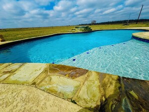 Outdoor pool - Get away from the city and experience country living (La Vernia)