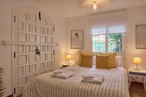 7 bedrooms, iron/ironing board, WiFi, bed sheets