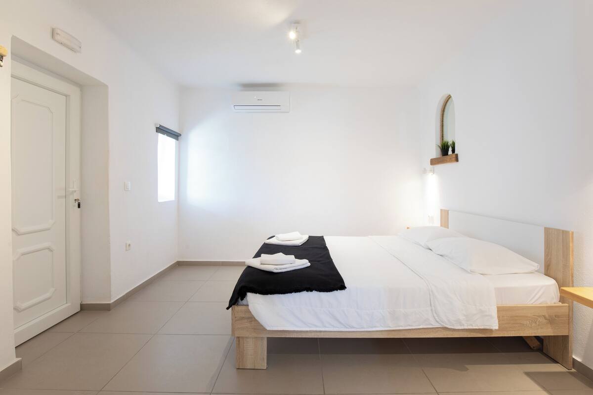 Standard Double Room, Balcony, Garden View | Blackout drapes, soundproofing, iron/ironing board (on request)