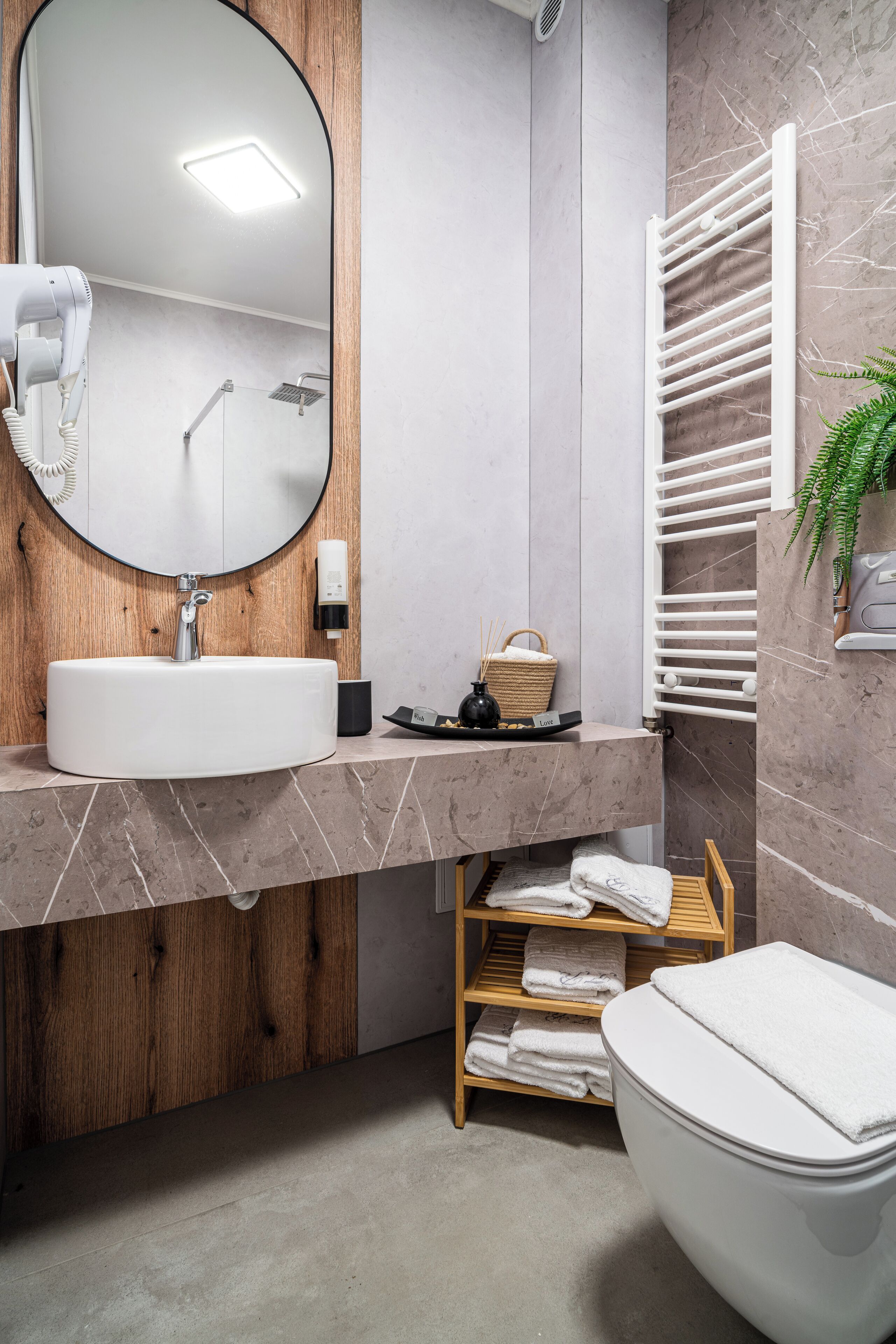 Suite Superior, pemandangan kebun | Kamar mandi | Shower, pengering rambut, handuk, dan sabun