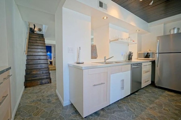 Fully equipped kitchen with easy access to the upper level.