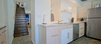 City Cottage with Yard Sleeps 8