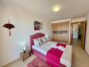 3 bedrooms, bed sheets - Monte Gordo Beach Ocean View 3 by Homing (Vila Real Santo Antonio)