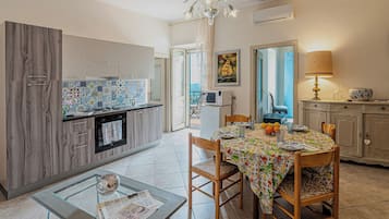 Rumah | Dapur pribadi | Lemari es, microwave, oven, dan kompor