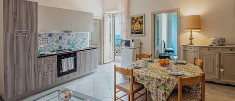 Ferienhaus | Eigene Küche | Kühlschrank, Mikrowelle, Ofen, Herdplatte