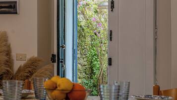 House | Private kitchen | Fridge, microwave, oven, stovetop