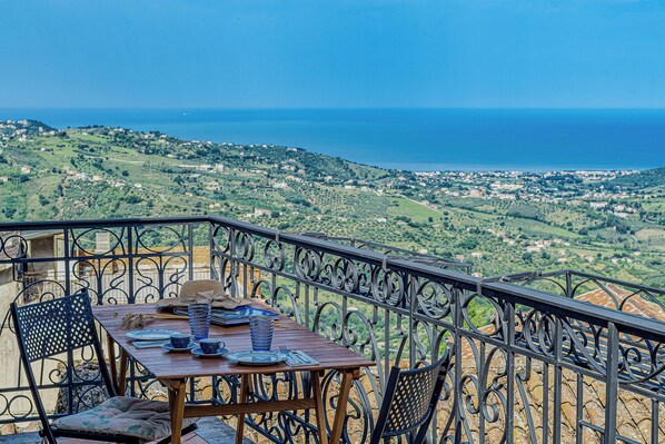House | Terrace/patio - Mary's House (Laureana Cilento)