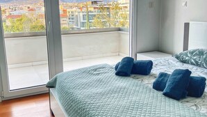 2 bedrooms, iron/ironing board, WiFi, bed sheets - Modern seafront apartment (Limassol)