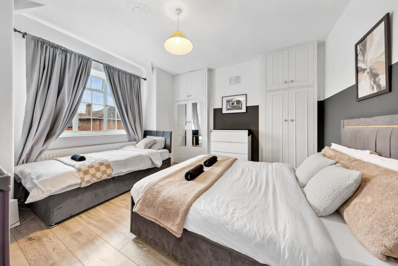 3 bedrooms, desk, WiFi, bed sheets