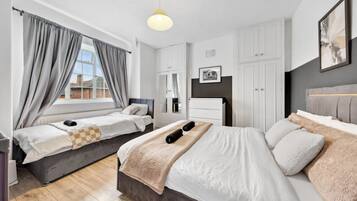 3 bedrooms, desk, WiFi, bed sheets