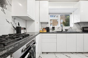 雪櫃、微波爐、爐具、咖啡機/沖茶器