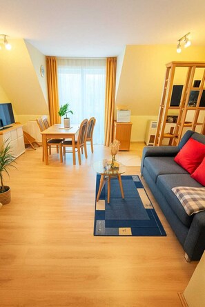 TV - Directly on the cliffs with beach access, beautiful nature in a quiet location. (Rerik)