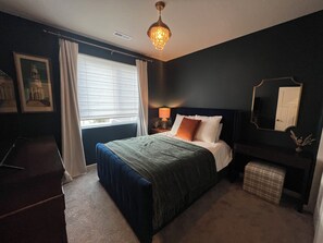 1 bedroom, iron/ironing board, travel cot, WiFi - Large New Construction Home in SW Redmond Neighborhood Near Bend (Redmond)