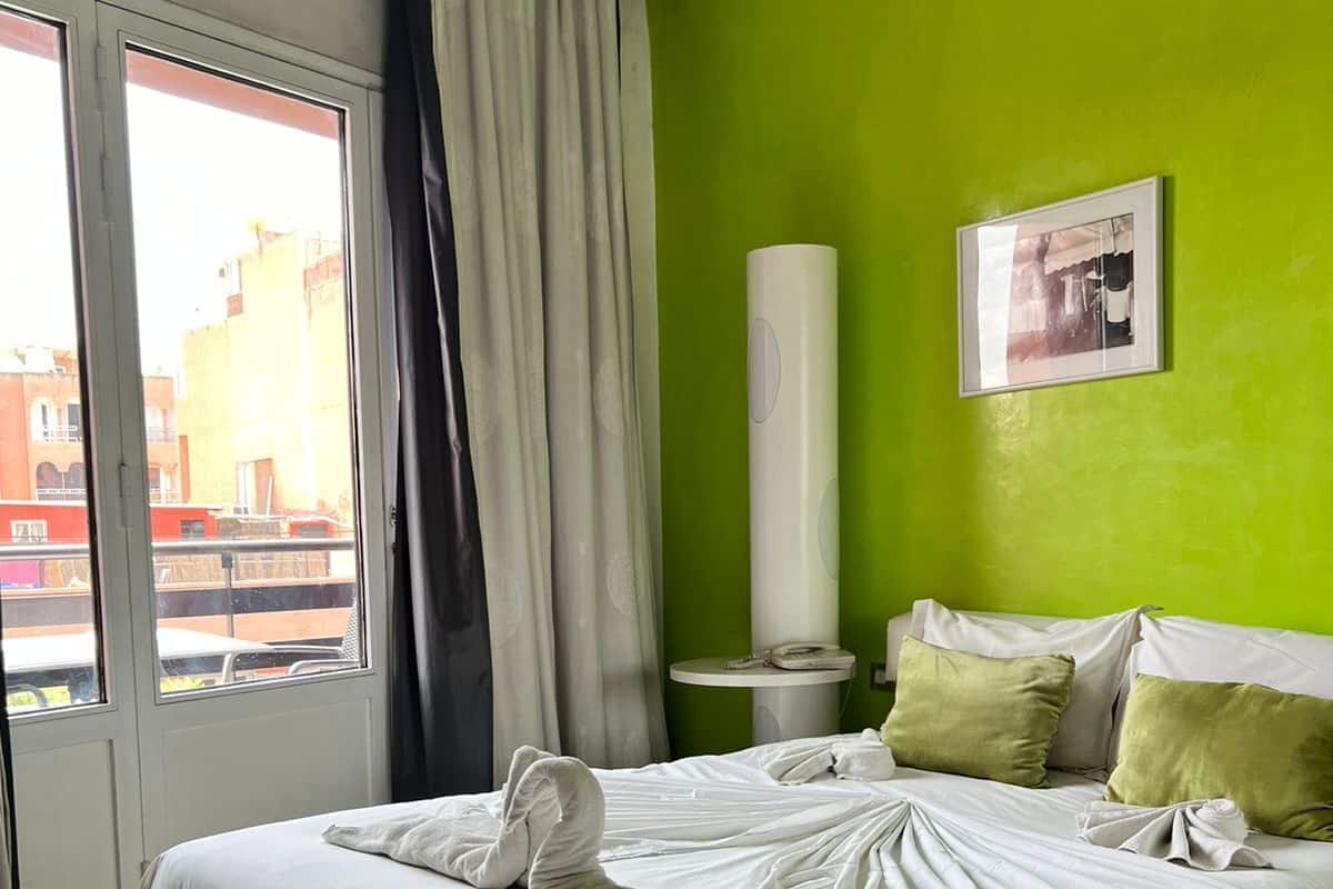 Comfort Double Room, Balcony, City View | 1 bilik tidur, peti besi dalam bilik, meja, ruang kerja komputer riba