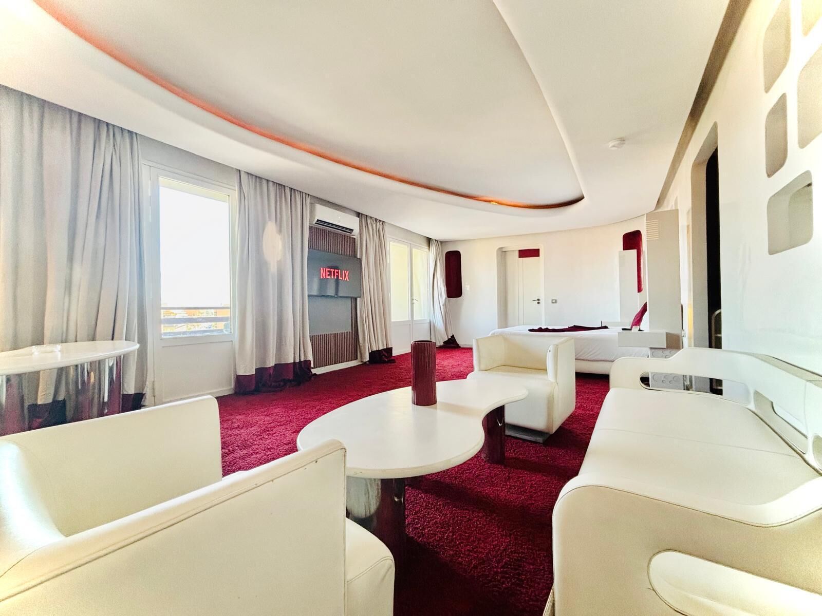 Suite Deluxe, balcon, vue ville | Coffres-forts dans les chambres, bureau