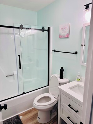 Towels, soap, toilet paper - Murrells Inlet Bungalow B, 2BR Minutes from the beach (Murrells Inlet)