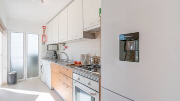 ميكروويف، فرن، غسالة أطباق، ماكينة لصنع القهوة/الشاي