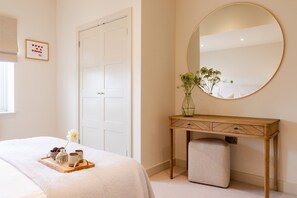 3 habitaciones, tabla de planchar con plancha, wifi y ropa de cama