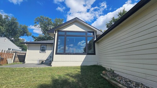 Spacious 4-bedroom house in superb Omaha with AC, WiFi
Centrally located house,