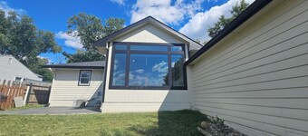 Spacious 4-bedroom house in superb Omaha with AC, WiFi
Centrally located house,