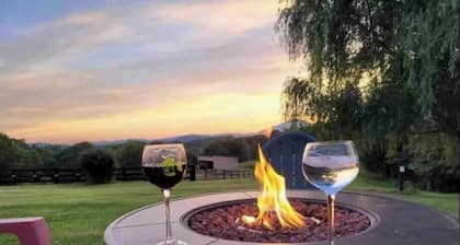 Farm Cottage ★ Mountain Views ★ Hot Tub