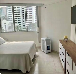 Cortinas blackout, tabla de planchar con plancha y wifi gratis 