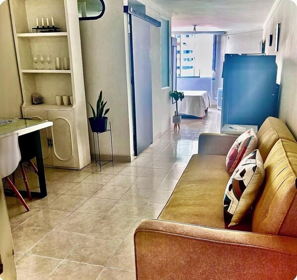 Cortinas blackout, tabla de planchar con plancha y wifi gratis 