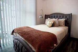 2 chambres, fer et planche à repasser, Wi-Fi, draps fournis