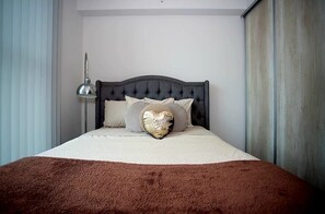2 dormitorios, tabla de planchar con plancha, wifi y ropa de cama