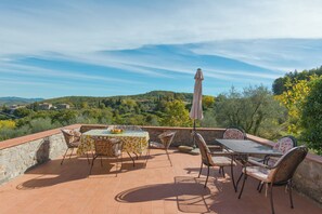 Outdoor dining - Villa W/Infinty Pool Villa in the Heart of Chianti (Tregole)