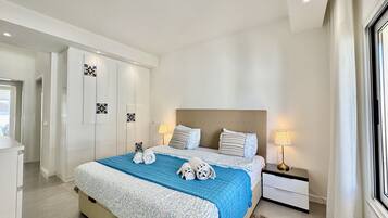2 bedrooms, bed sheets