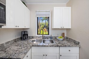 Condo, 1 Queen Bed with Sofa bed (Kona Bali Kai#164) | Private kitchen - Kona Bali Kai#164 (Kailua-Kona)