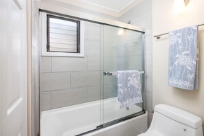 Condo, 1 cama Queen size y sofá cama (Kona Bali Kai#164) | Baño