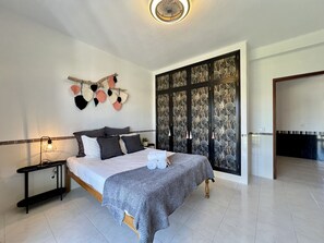 3 bedrooms, bed sheets