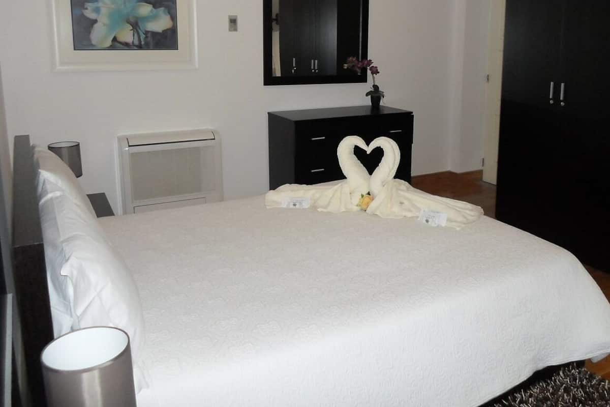 Economy Triple Room | Individually decorated, soundproofing, free WiFi