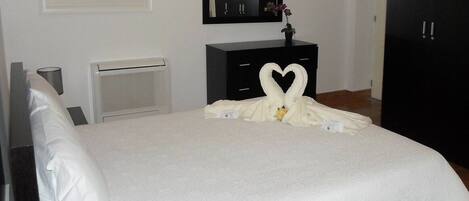 Economy Triple Room | Individually decorated, soundproofing, free WiFi