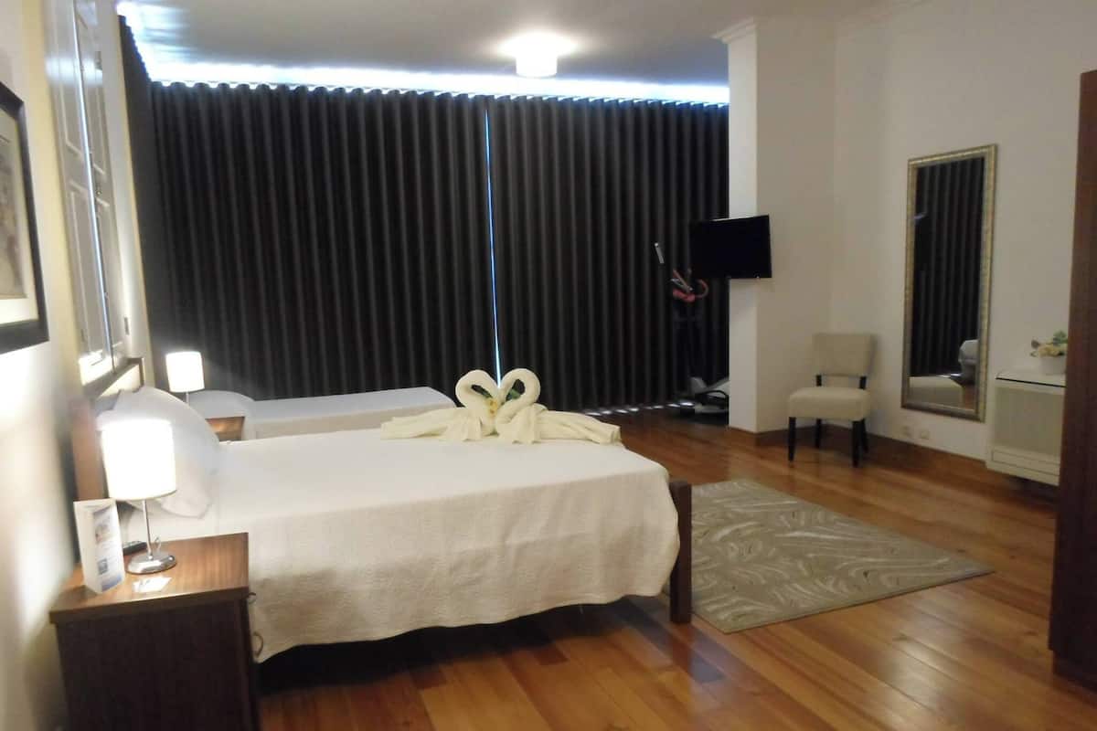 Comfort Quadruple Room | Individually decorated, soundproofing, free WiFi