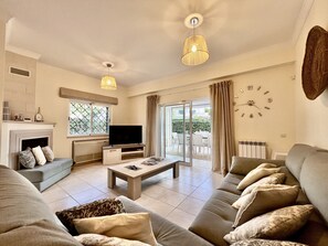 Fireplace - Vilamoura Deluxe Villa by Homing (Loulé)