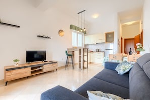 Living area - Affordable apartment with stylish interior, baby crib, playground (Vodnjan)