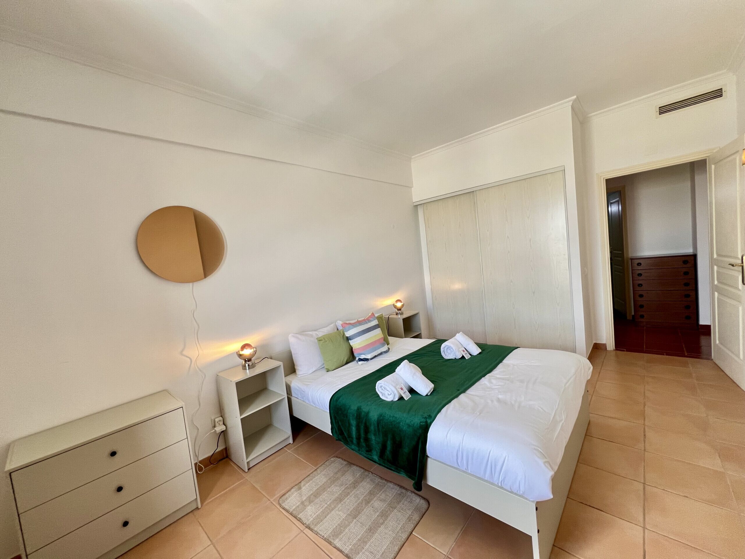 1 habitación y ropa de cama 