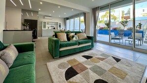 Living room - Quarteira Deluxe With Pool by Homing (Loulé)