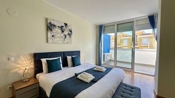 3 bedrooms, bed sheets