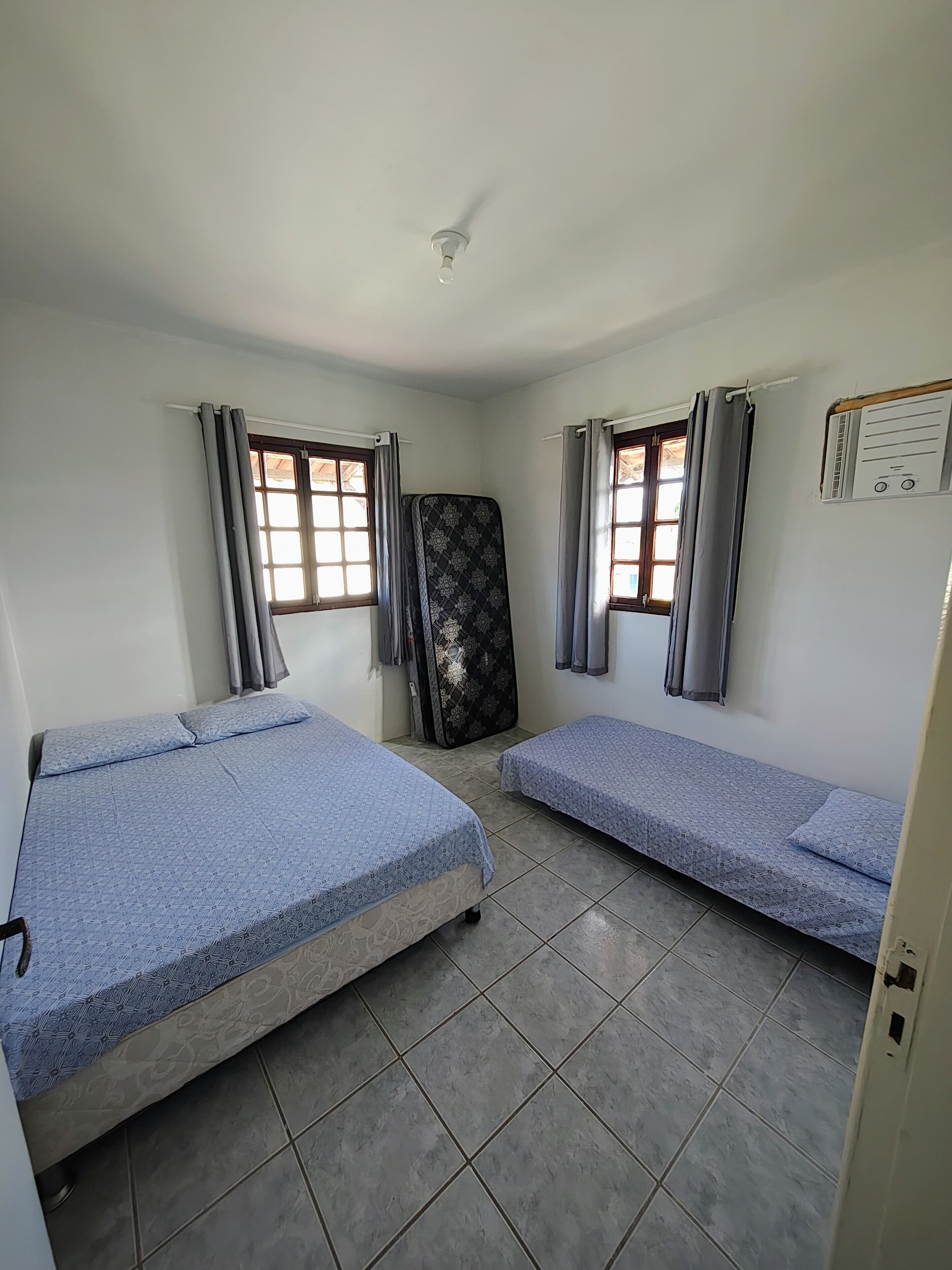 2 室のベッドルーム、WiFi