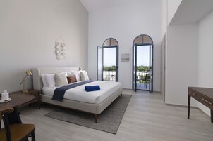 Studio Suite | Cofres nos quartos, escrivaninha, quartos à prova de som