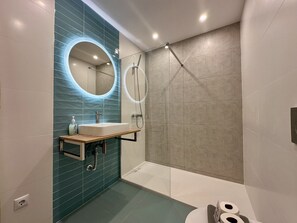 Douche, serviettes fournies