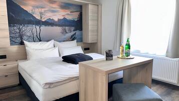 舒适双人房, 山景 | 客房内保险箱、办公桌、免费 WiFi