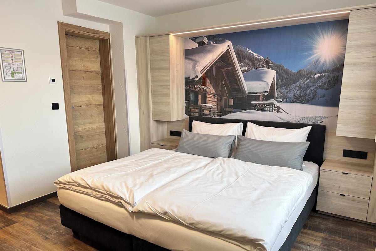 Habitació doble | Caixa forta a l'habitació i escriptori