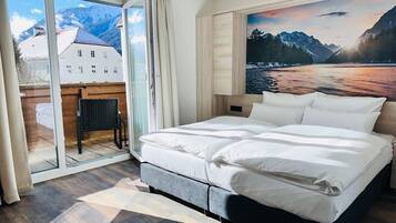 舒适双人房, 山景 | 客房内保险箱、办公桌、免费 WiFi