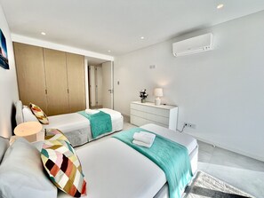 2 chambres, lits bébé (en supplément), draps fournis